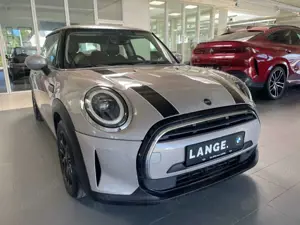 MINI Cooper Classic Trim 1.5 DRIVINGASS.+CARPLAY+RÜCKFAHRKAM. Bild 2