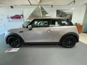 MINI Cooper Classic Trim 1.5 DRIVINGASS.+CARPLAY+RÜCKFAHRKAM. Bild 3