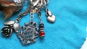 Charivari silberfarben-.-Rockanstecker Tracht-6 Anhänger-Fuchskralle,Bayerische Wappen,Herz,Rose und Bild 2