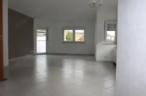 Schöne helle lichtdurchflute 3 Zimmer Wohnung mit Balkon