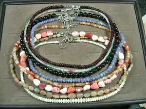 NEU: div. schöne Edelstein-Ketten ab 20,- Euro