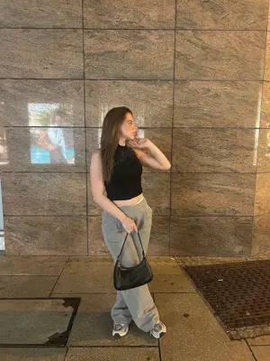Ich W19 verkaufe meine Bilder und Videos  Bild 2