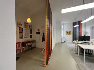 Desk for rent in Spacious Shared Studio Bild 4