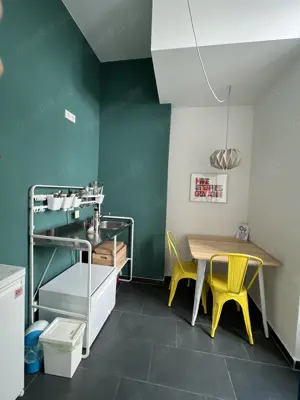 Desk for rent in Spacious Shared Studio Bild 6
