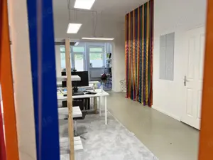 Entire room for rent in Spacious Shared Studio Bild 4