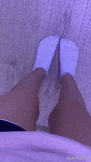 verkaufe getragene frauen socken 