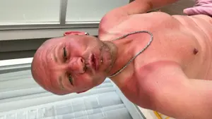 Er sucht Sie 