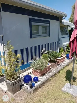 Wohnwagen, Camping Platz, festem Vorzelt 