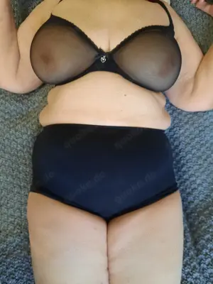 Tina 75j sucht wieder Mal nur devote Männer 