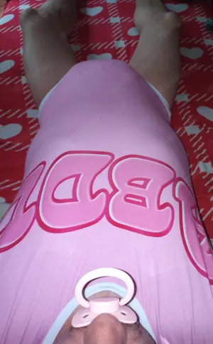 Dieses hilflose Gefühl von Mami dick gewindelt zu werden 