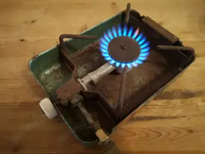 Kompakter Vintage Campingkocher Gaskocher