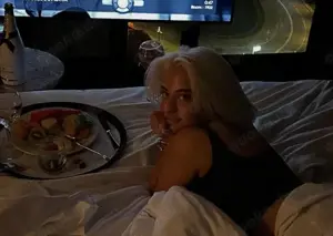 Baddie Slawin Bietet Bilder Videos und Chat Bild 2