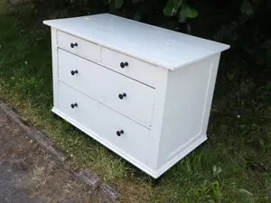 Antike Wäschekommode weiß, im Fundzustand. Raum Bonn, um 1920. Bild 3