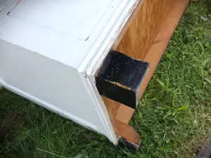 Antike Wäschekommode weiß, im Fundzustand. Raum Bonn, um 1920. Bild 7