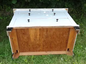 Antike Wäschekommode weiß, im Fundzustand. Raum Bonn, um 1920. Bild 6