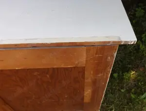 Antike Wäschekommode weiß, im Fundzustand. Raum Bonn, um 1920. Bild 10