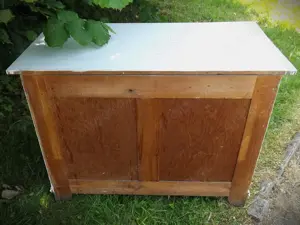 Antike Wäschekommode weiß, im Fundzustand. Raum Bonn, um 1920. Bild 8