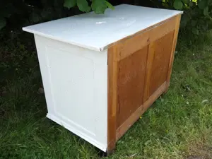 Antike Wäschekommode weiß, im Fundzustand. Raum Bonn, um 1920. Bild 9