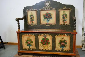 Original Bauernsitzbank = "Truhenbänkchen" mit rustikaler Malerei - Antik, um 1800