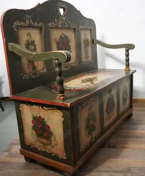 Original Bauernsitzbank = "Truhenbänkchen" mit rustikaler Malerei - Antik, um 1800 Bild 2