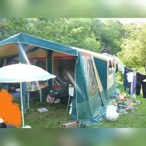 Das Zelt mit Tanzsaal Klapp-Faltzeltanhänger Trigano Vandome Bild 2