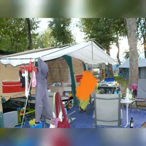 Das Zelt mit Tanzsaal Klapp-Faltzeltanhänger Trigano Vandome Bild 3