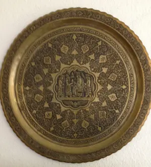 IRAN Teetischplatte ca 65 cm messing KÖNIGSMOTIV