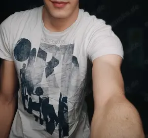 Junger Mann, devot, sucht Sie für D S.