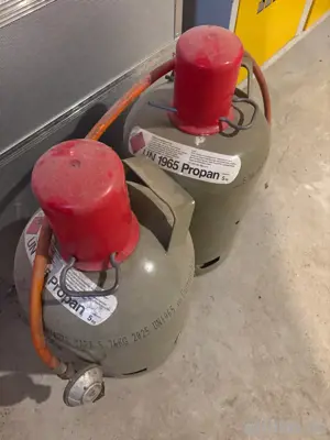 2 Gasflaschen 5kg mit 50mBar Druckminderer