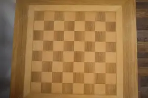 Schachbrett- oder Beistelltisch Bild 2