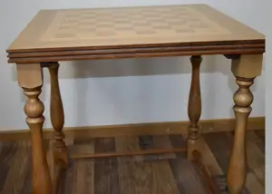 Schachbrett- oder Beistelltisch Bild 3