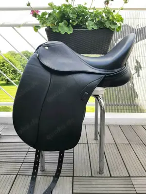 Dressursattel Schleese Flamenco 17.5 Zoll Baumgröße 3 kurze Kissen ca 50 cm TOP