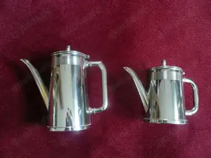 2 Kannen mit Deckel, Nickel Jugendstil ,  19 cm und 13  cm hoch,