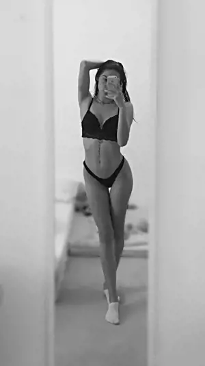Domina sucht Onlinesklaven