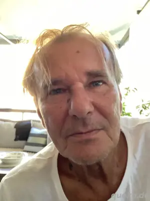 Devote Bisexuelle Frau gesucht 