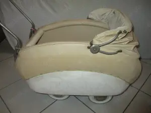 alter Kinderwagen 50j