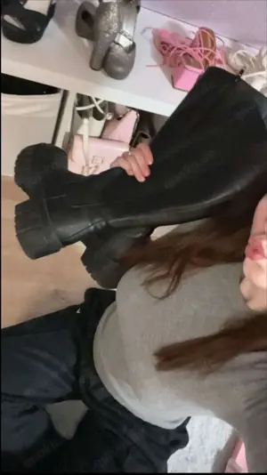 Dominate Herrin sucht online zahlsklaven
