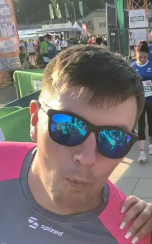 Dicker langer Penis sucht süße Frau zum verwöhnen.
