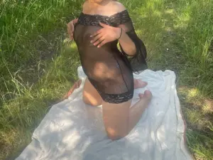 New Natalia, heiße erotische Spiele in der Natur