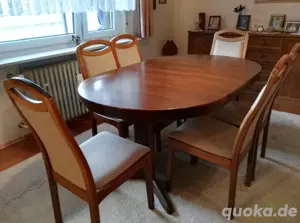 Set: Esszimmer Möbel + Kommode und Vitrine