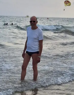 Ich (m, ungeimpft) suche Dich (w) Ü30 schlank, deutsch, für gelegentliche Treffen oder mehr Bild 2