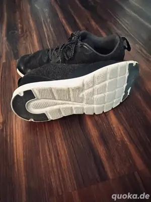 Stinkende Laufschuhe für  Unterwürfige Bild 3