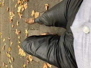 Reifer kultivierter grossgewachsener Akademiker sucht Freundschaft zu unsicher - devotem Ehepaar  Bild 3