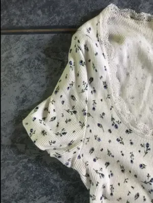 MilleFleur Romantik TShirt Spitze geblümt Shirt Blumen XS 34 gerippt TOP Zustand  Bild 2