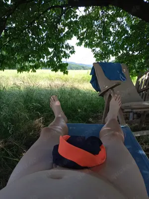 Bist du weiblich und würdest gerne nackt sein?Paar sucht sie,kein Interesse an Männern.KfI