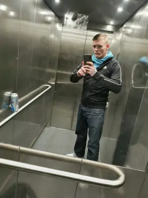 Suche geilen Spaß mit einer Frau  Bild 2