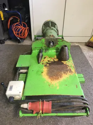 Einen Holzspalter Tisch mit Gebrauchsspuren u. verschiedene Teile Bild 2