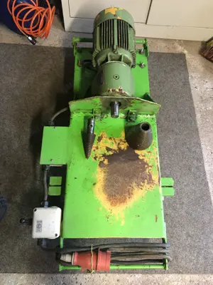 Einen Holzspalter Tisch mit Gebrauchsspuren u. verschiedene Teile Bild 6