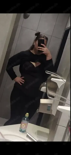 Charmante Sie (28) sucht prickelnde Begegnungen Bild 2