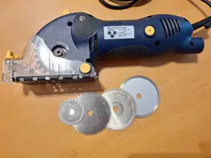 Praktische Mini-Handkreissäge mit Zubehör im praktischen Koffer